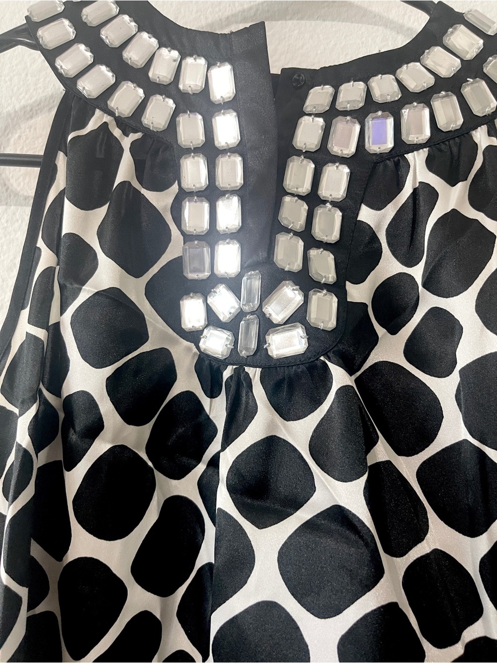 Michael Kors Y2K Beaded Unique Sleeveless Halter Top | Black & White | Size 2 P - Picture 4 of 6